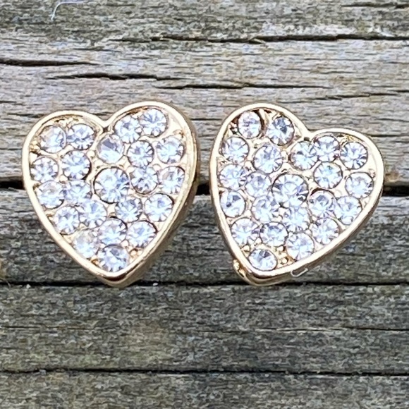 Crystal gold tone heart stud earrings - Picture 3 of 8
